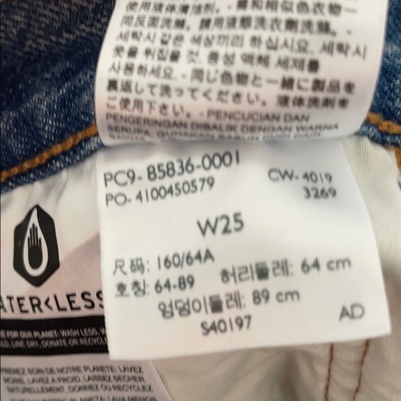 LEVIS SHORTS! - Picture 6 of 7